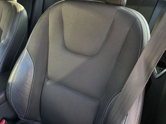 2016 Volvo XC60 T5 Drive-E photo 4