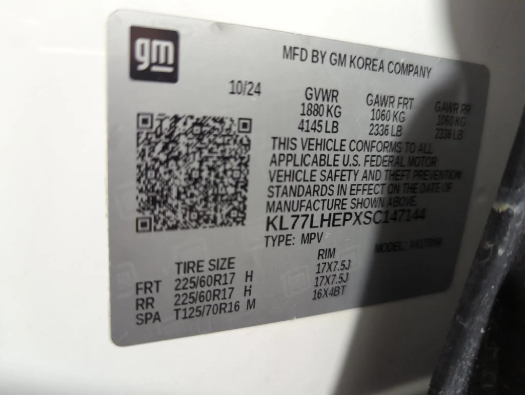 Used 2025 Summit White Chevrolet LT image 24