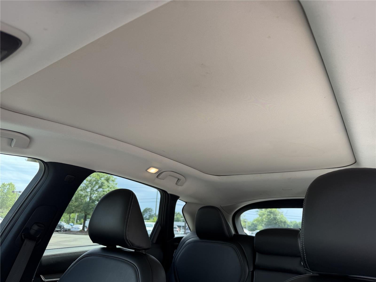Used 2024 Radiant White INFINITI LUXE image 4