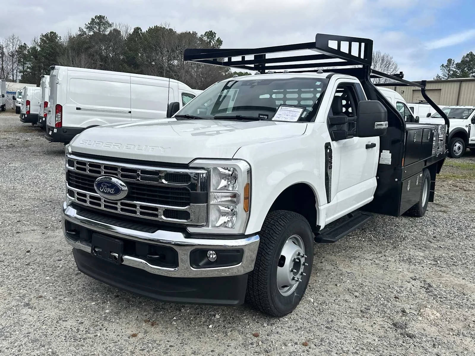 2025 Ford F-350 Super Duty Chassis Cab XL - Photo 3