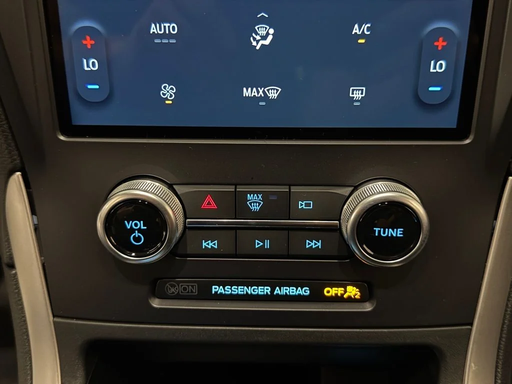 New 2024 Black Ford SE image 29