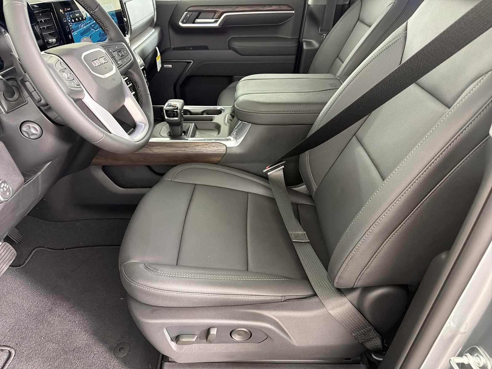 2026 GMC Sierra 1500 SLT - Photo 7