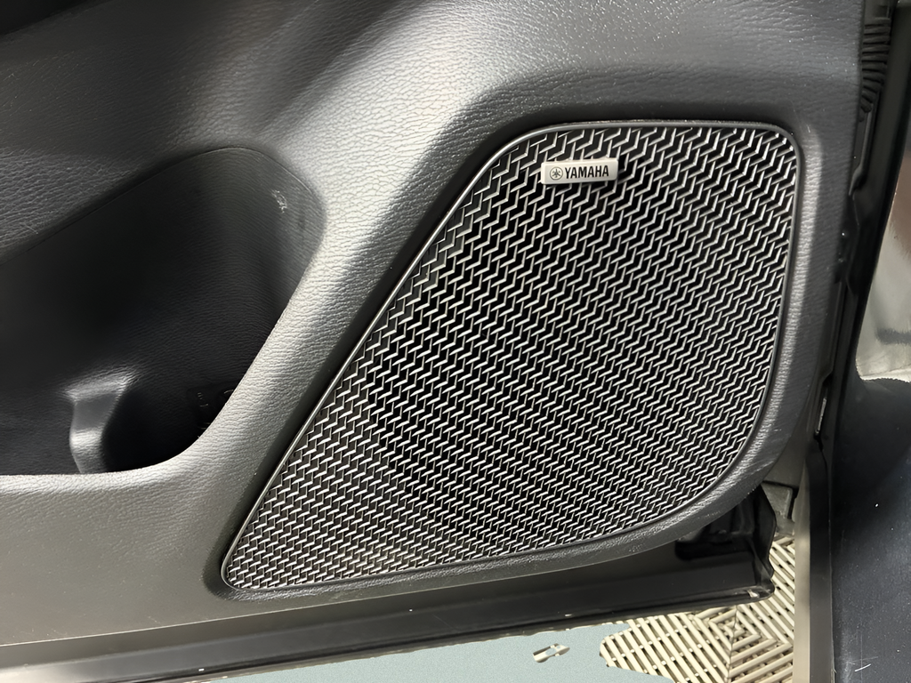 Used 2025  Mitsubishi SE image 23