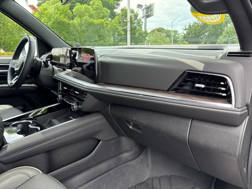 Used 2025 Gray Chevrolet Premier image 28