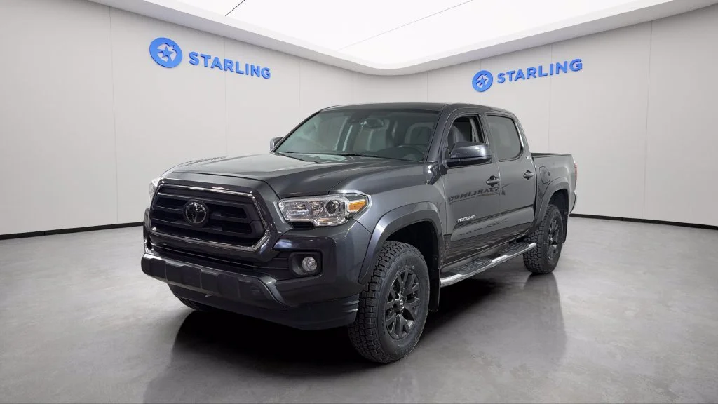 Used 2021  Toyota SR5 image 17