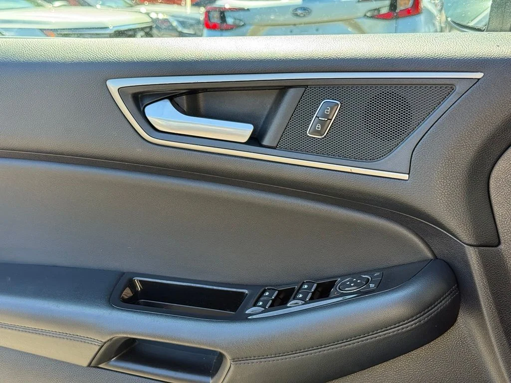 Used 2019 Blue Metallic Ford SEL image 21