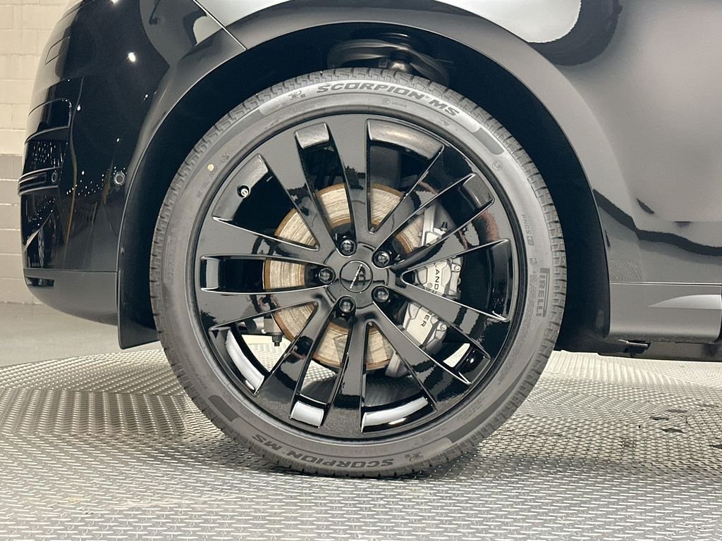 New 2026 Santorini Black Metallic Land Rover SE image 13