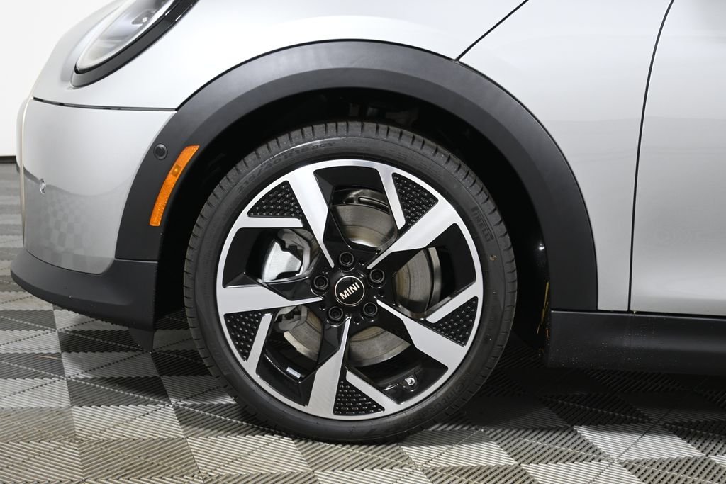 New 2026 Silver MINI Signature Plus image 17