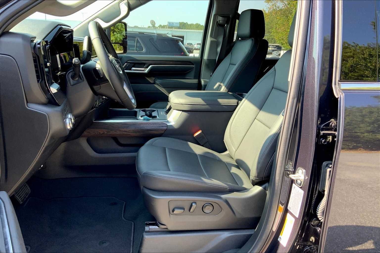 2025 GMC Sierra 3500HD SLT - Photo 9