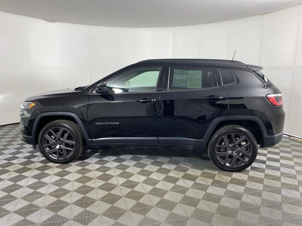 Used 2026 Diamond Black Crystal Pearlcoa Jeep Limited image 5