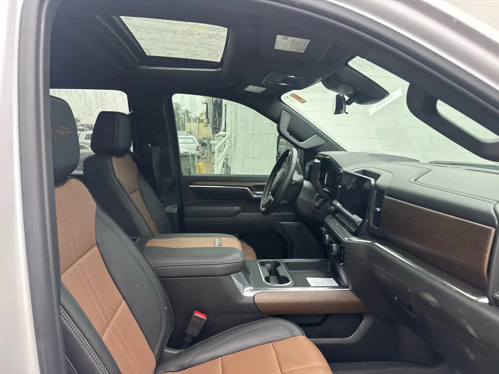 Used 2024 Iridescent Pearl Tricoat Chevrolet High Country image 7