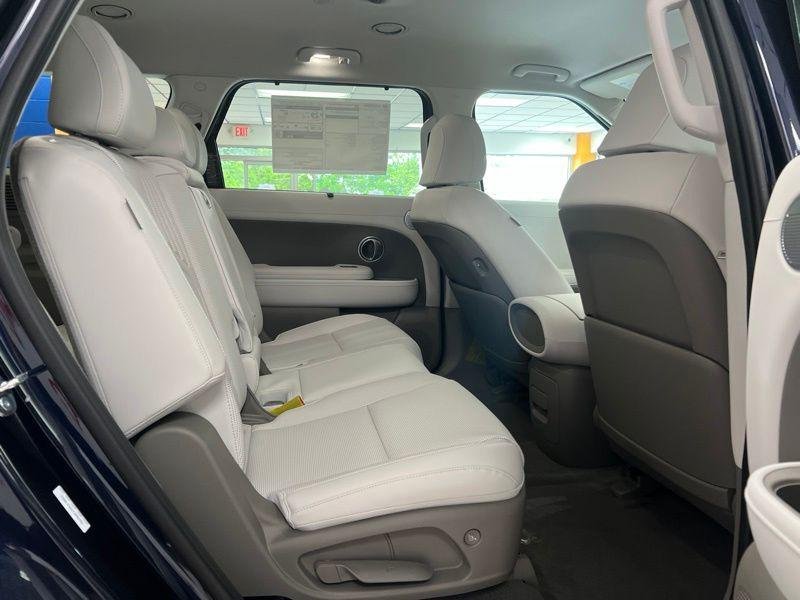 New 2026 Blue Hyundai SEL 8P image 9