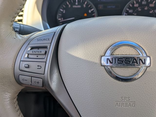 Used 2014 White Nissan 2.5 SV image 25