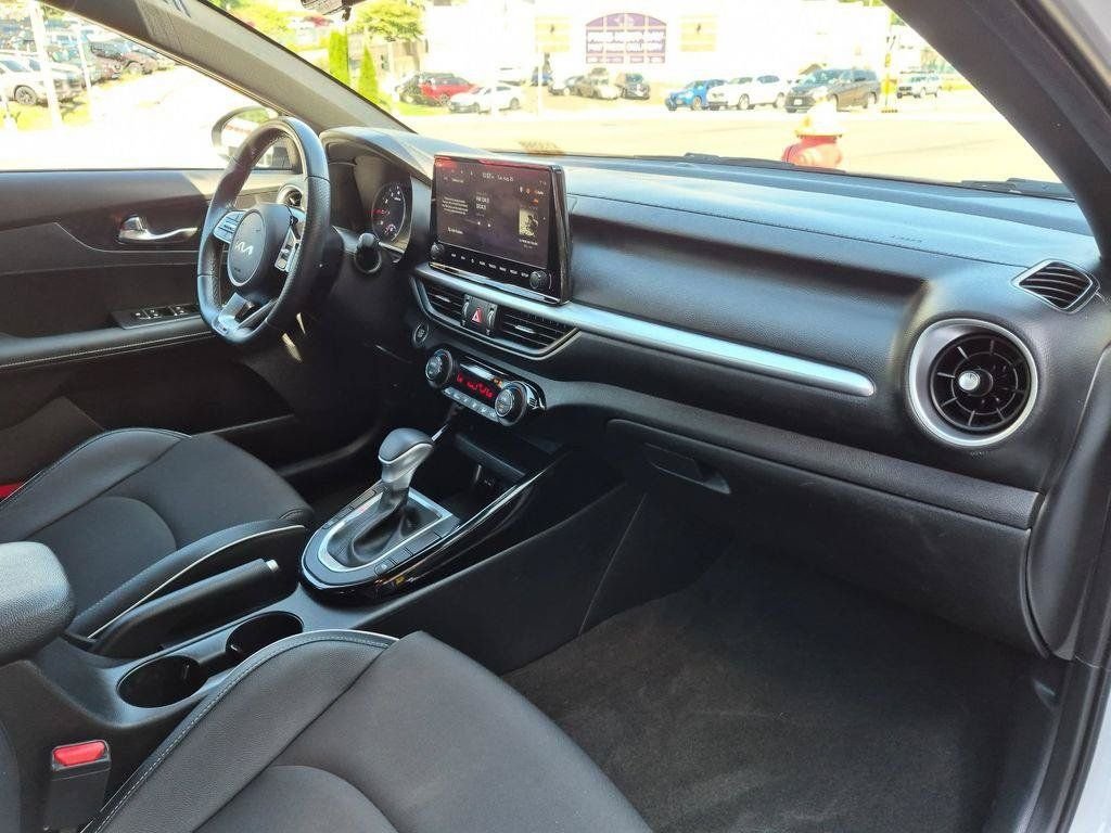 Used 2023 White Kia GT-Line image 24