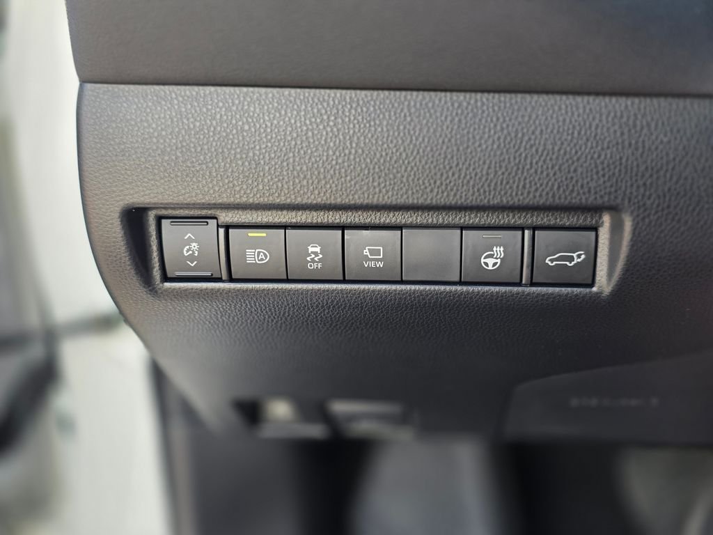 2024 Toyota Venza XLE - Photo 39