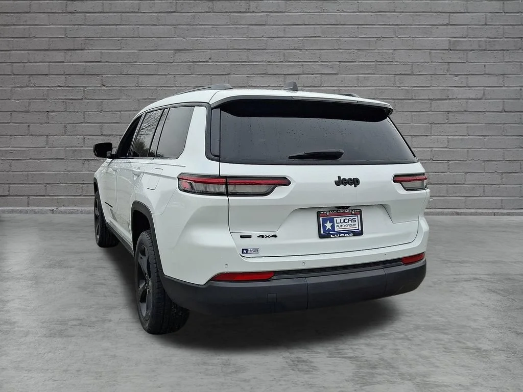 Used 2023 Bright White Clearcoat Jeep Altitude image 9