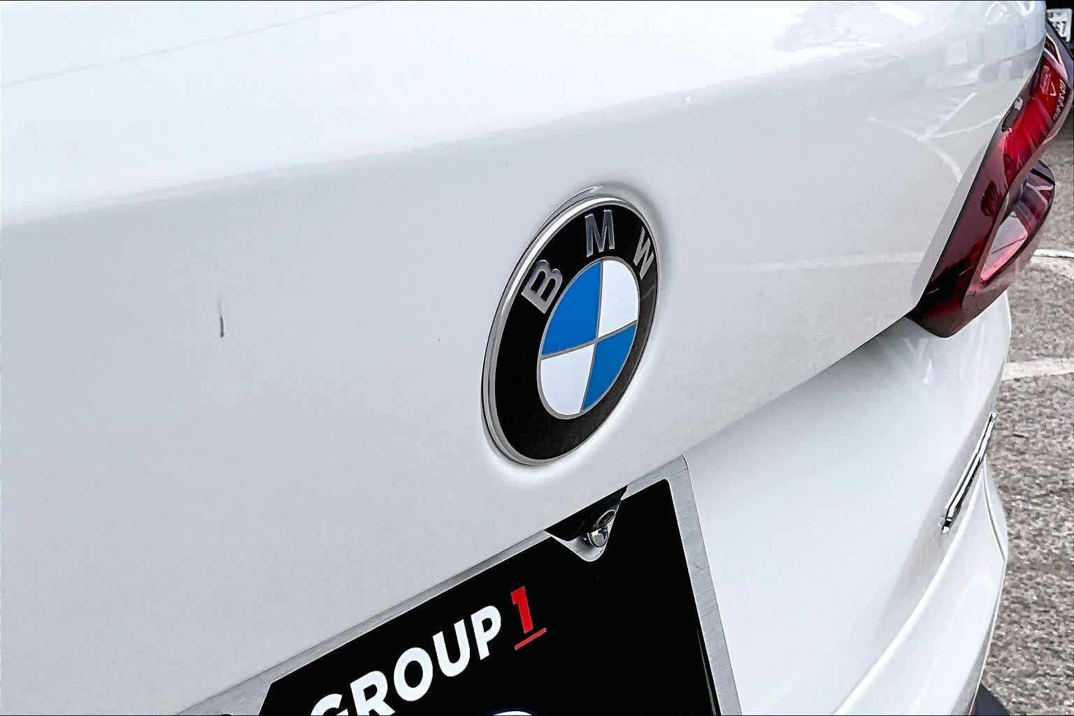 Used 2023 Alpine White BMW sDrive40i image 31