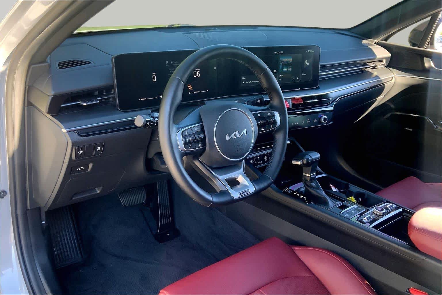 Certified Used 2025 Wolf Gray Kia GT-Line image 17