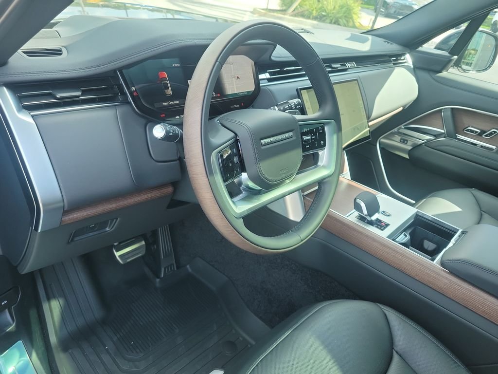 New 2026 Carpathian Grey Land Rover SE image 25