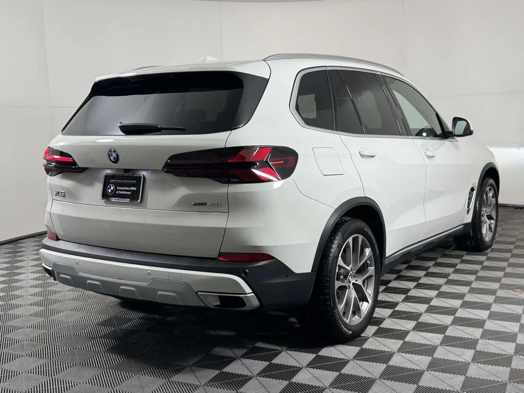 Used 2026 White BMW xDrive40i image 10