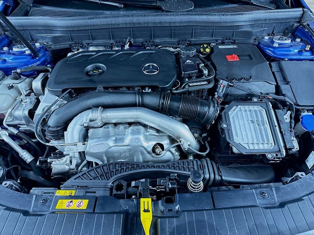 Used 2025 Blue Mercedes-Benz GLB 250 image 26