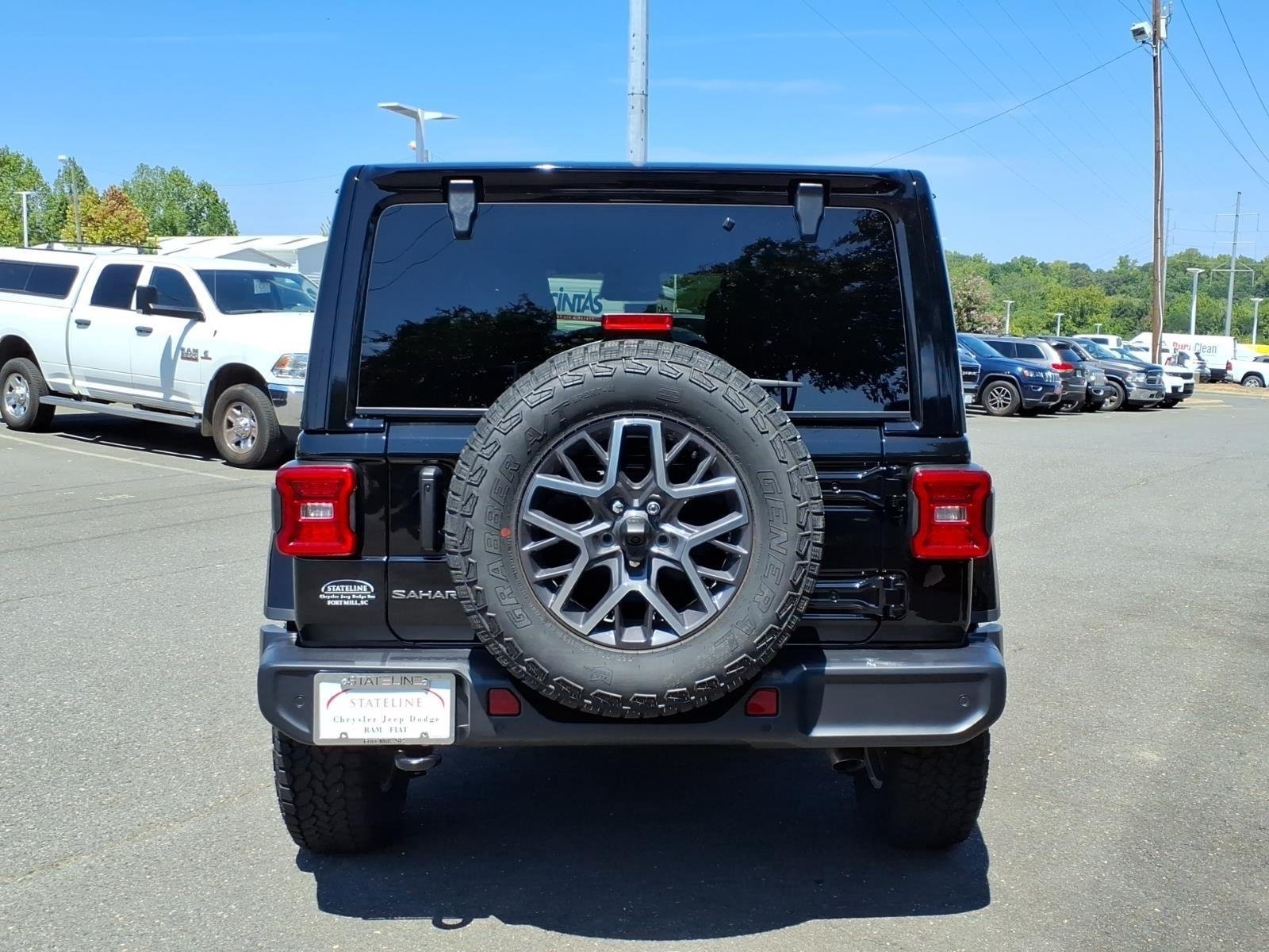 New 2026 Black Clear-Coat Exterior Paint Jeep Sahara image 9