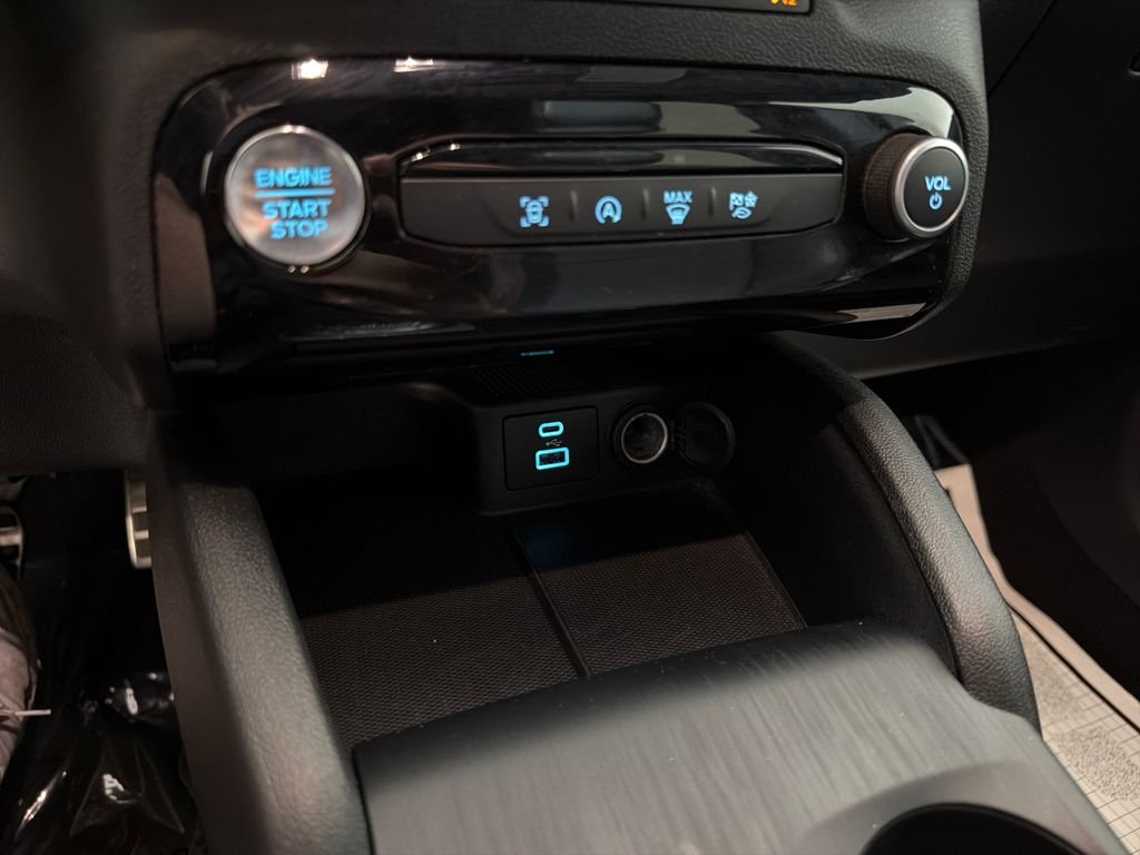 Used 2023 Gray Ford ST-Line image 21