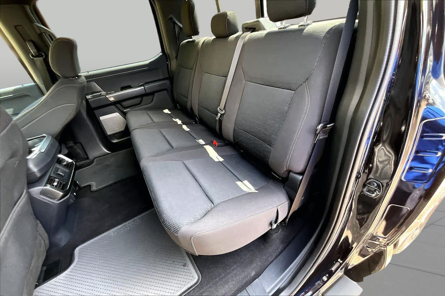 Used 2023 Agate Black Metallic Ford XLT image 21