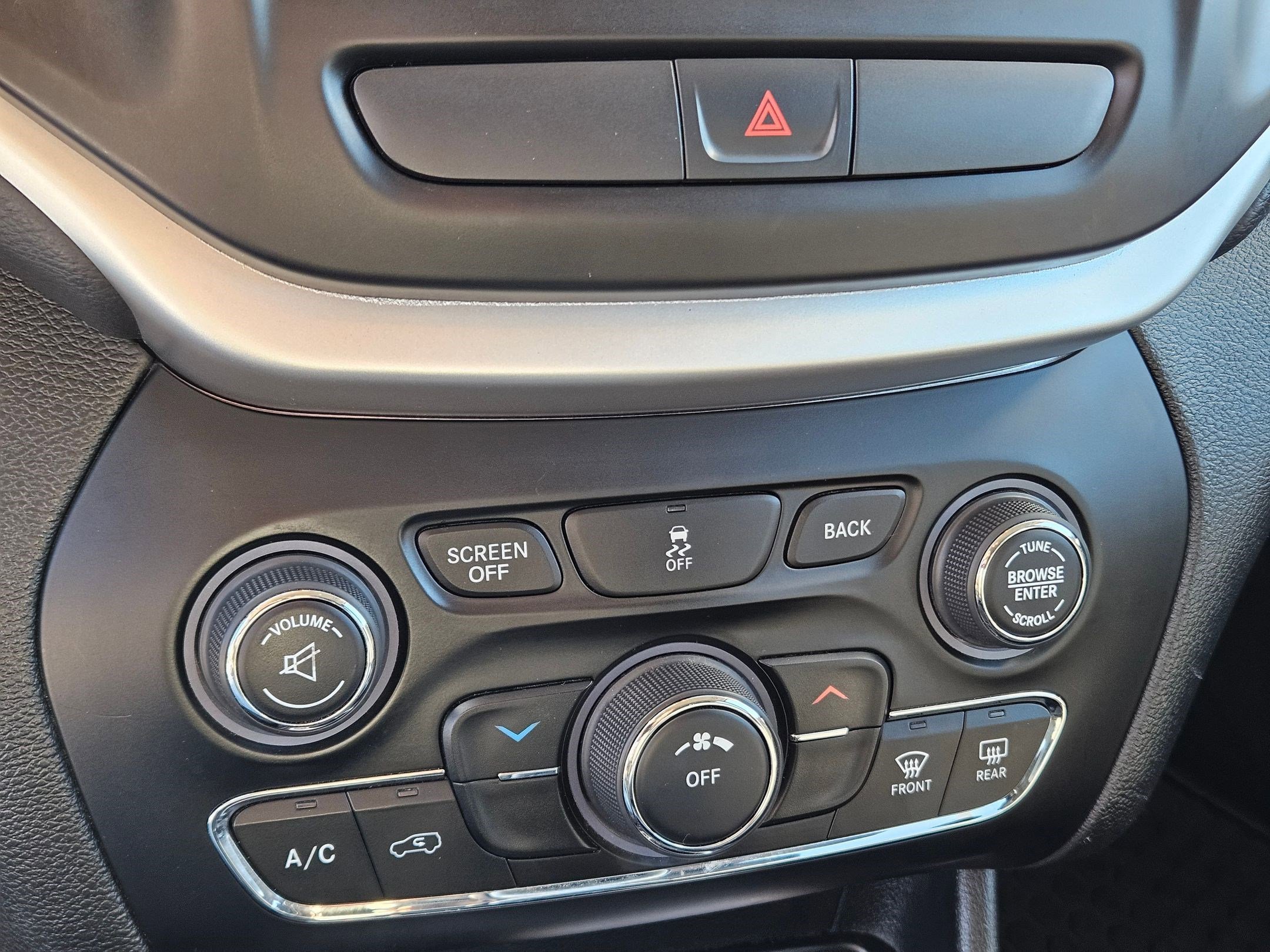 Used 2015 Granite Crystal Clearcoat Metallic Jeep Trailhawk image 24