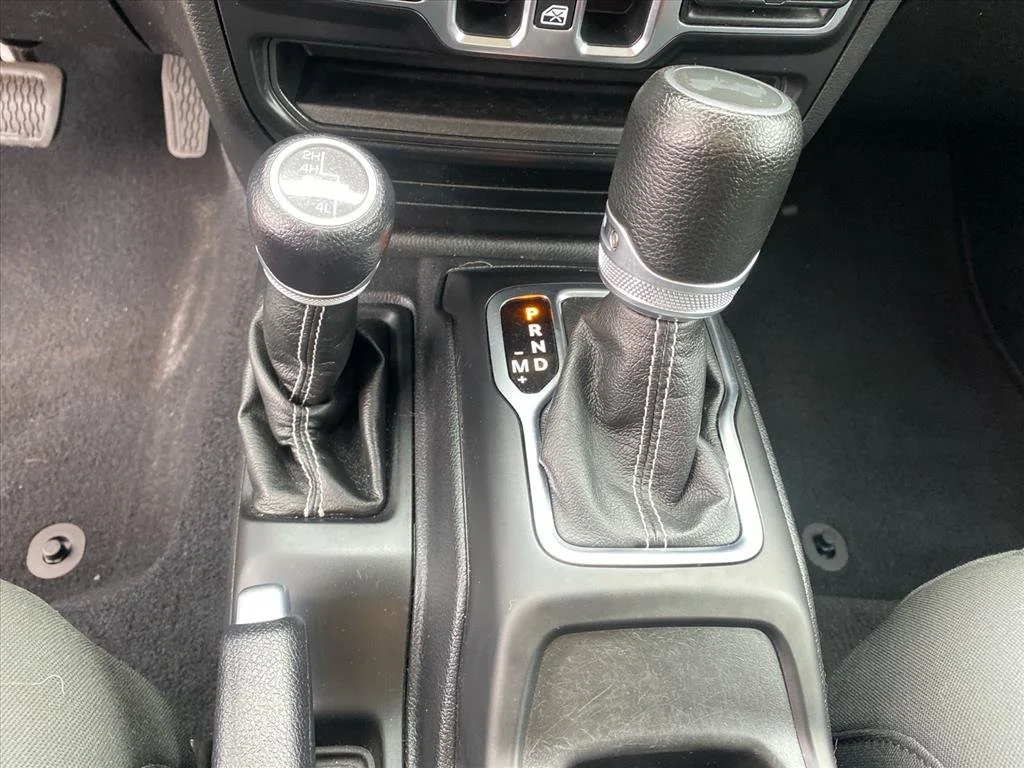 Used 2020 Black Clearcoat Jeep Sahara image 12