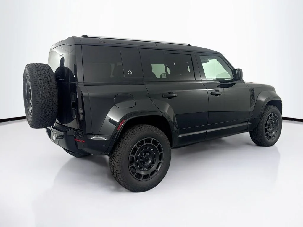 New 2026 Narvik Black Land Rover OCTA Black image 5