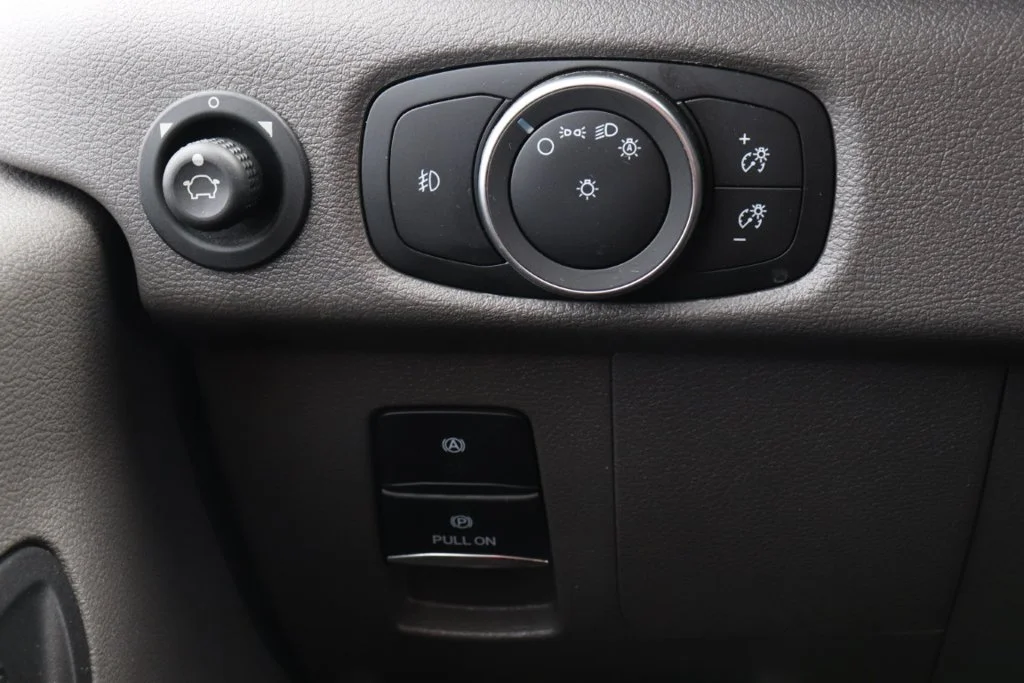 Used 2025 Oxford White Ford Base image 21