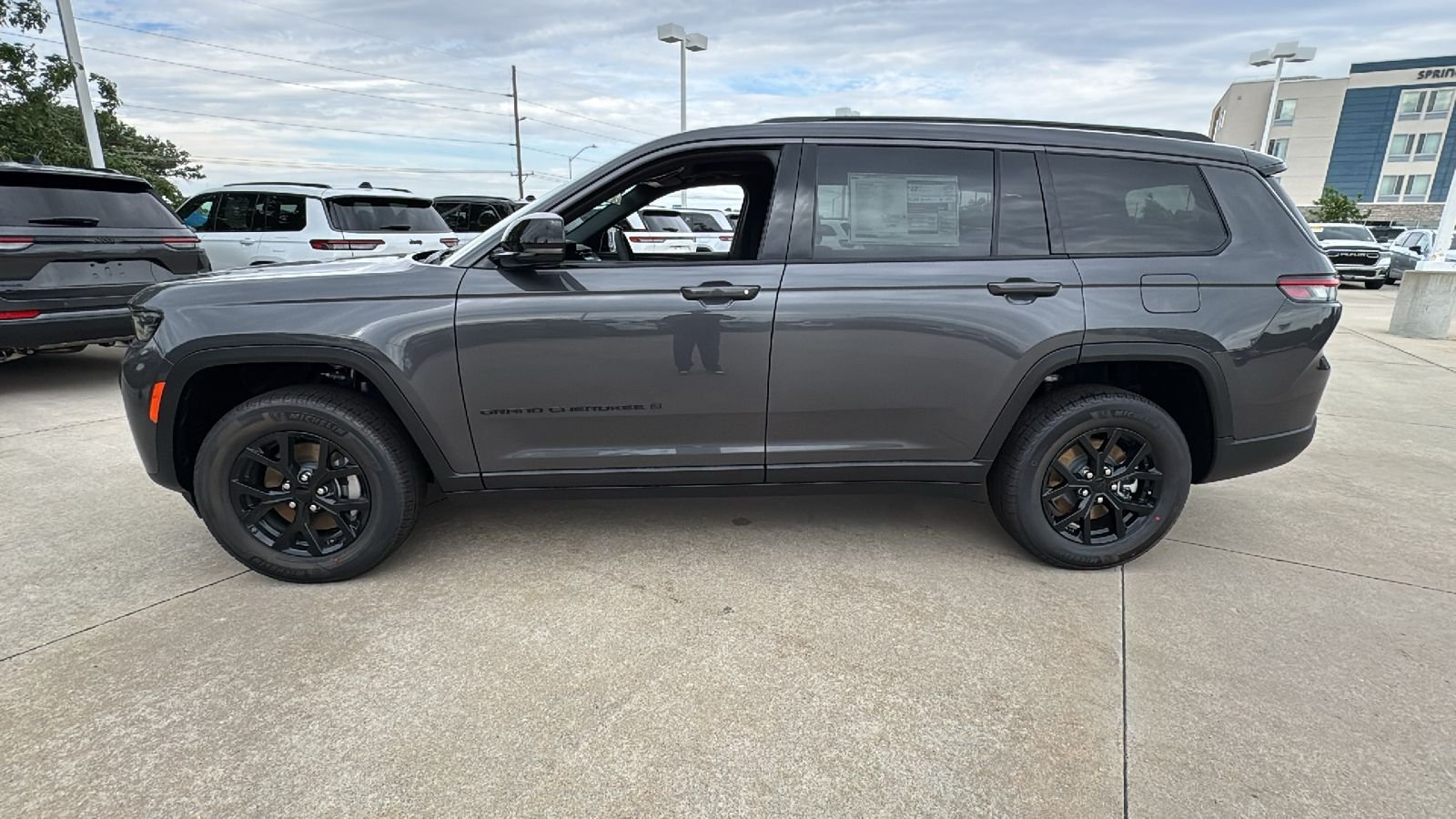 New 2026 Baltic Gray Metallic Clear-Coat Exterior Paint Jeep Altitude image 7
