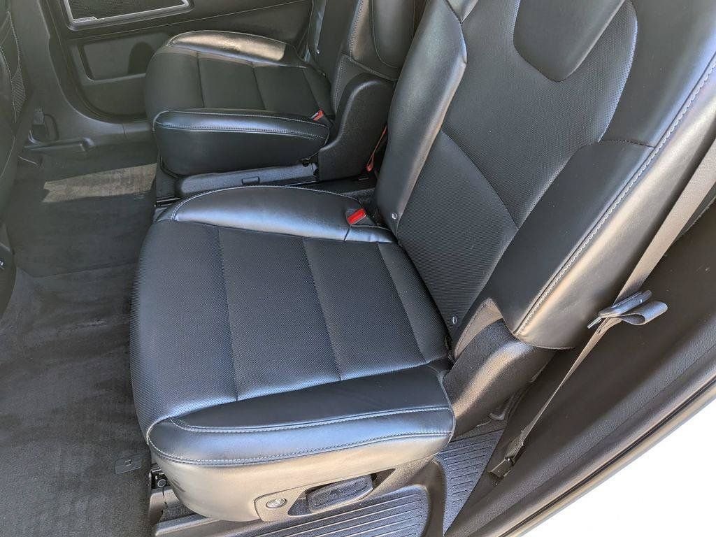 Used 2020 White Kia S image 25