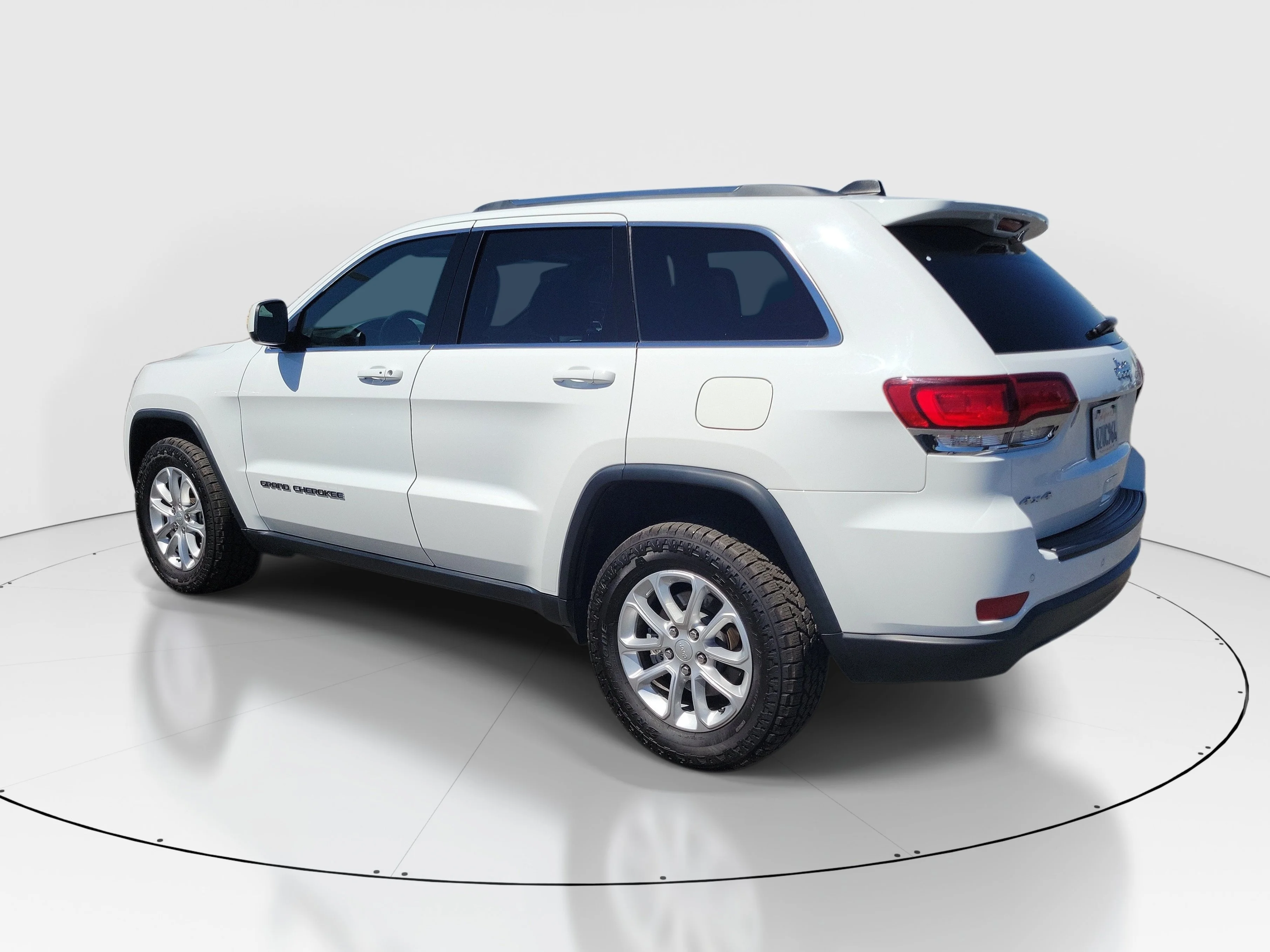 Certified Used 2021 White Jeep Laredo X image 3