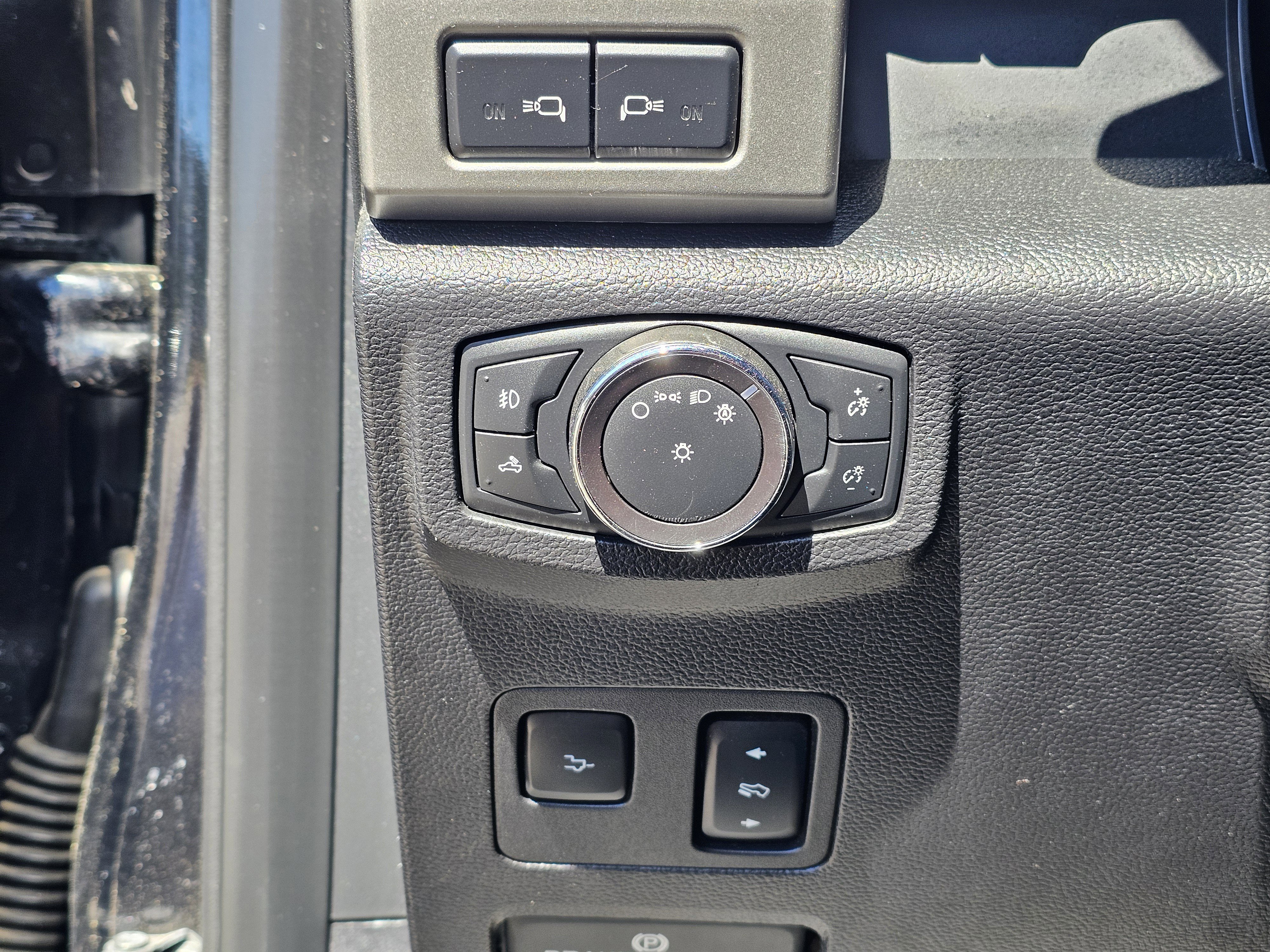 Used 2018 Shadow Black Ford LARIAT image 19