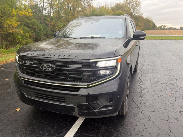 Used 2025 Agate Black Metallic Ford Platinum image 5