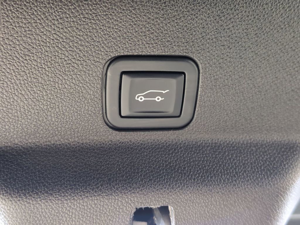 Used 2021 SHADOW GRAY METALLIC Chevrolet High Country image 32
