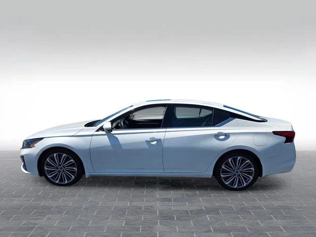 Used 2023 White Nissan 2.5 SL image 4