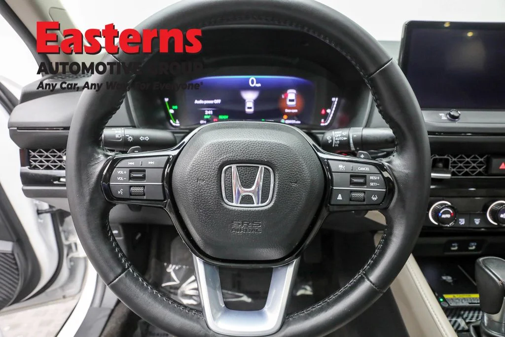 Used 2024 White Honda Touring image 10