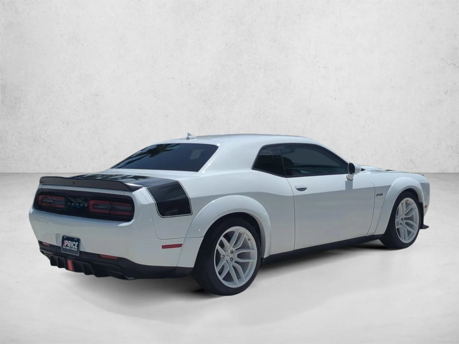 Used 2023 White Knuckle Clearcoat Dodge R/T image 5