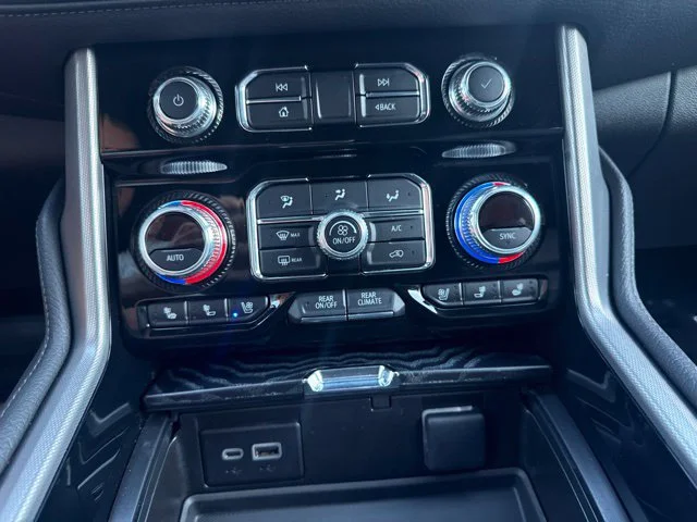 Used 2023 White GMC Denali image 36