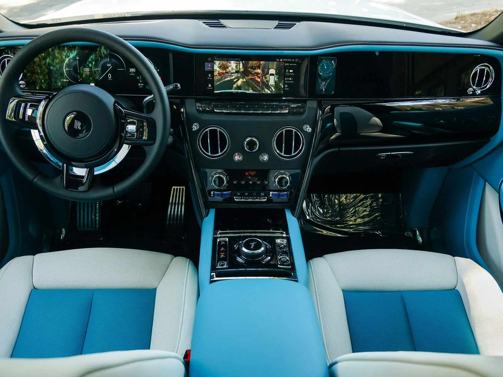 New 2027 Arctic White Rolls-Royce Black Badge image 5