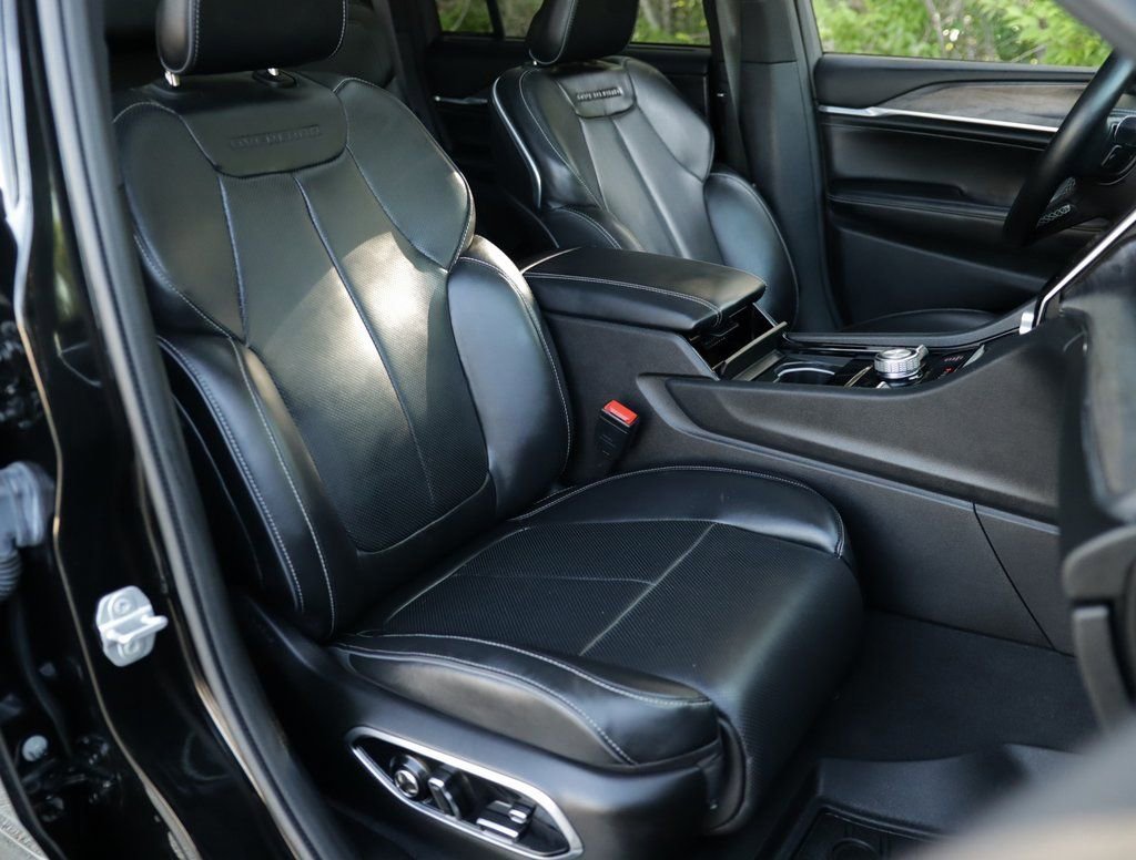 Used 2022 Black Jeep Overland 4x4 image 40