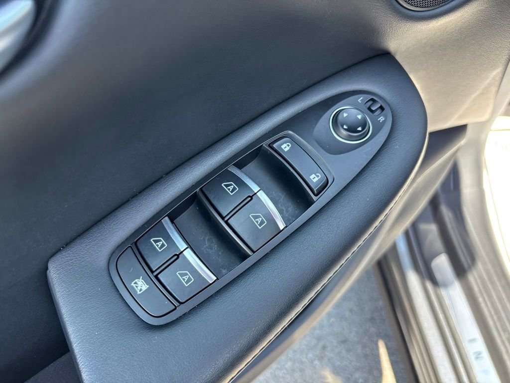 Used 2025 Gray INFINITI PURE image 18