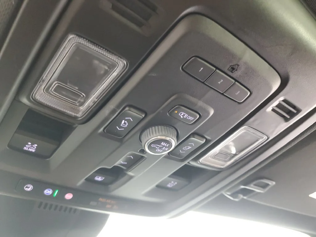 Used 2023 BLACK Chevrolet Premier image 30