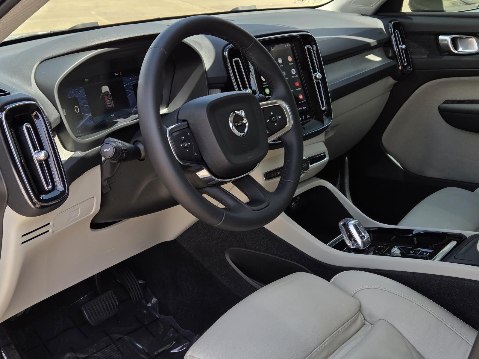 Used 2023 Sage Green Metallic Volvo Plus Bright Theme image 35