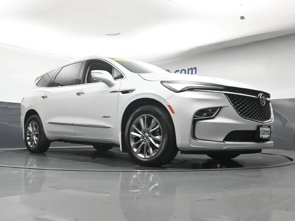 Used 2023 White Buick Avenir image 29