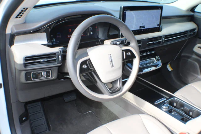 Used 2024 White Lincoln Premiere image 7