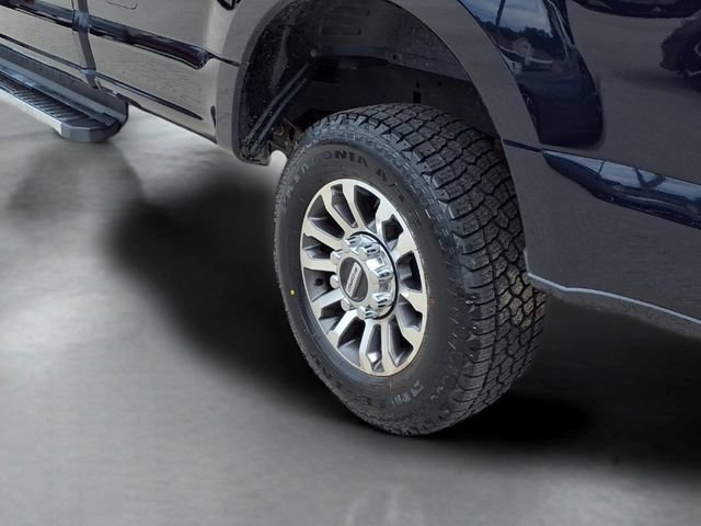Used 2021  Ford XL image 21